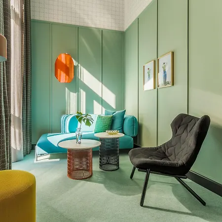 Mate Collection Giulia, Milan