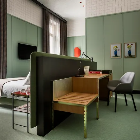 Mate Collection Giulia, Milán