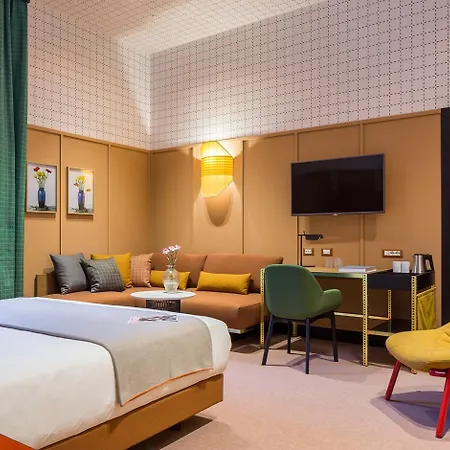 Mate Collection Giulia, ميلان